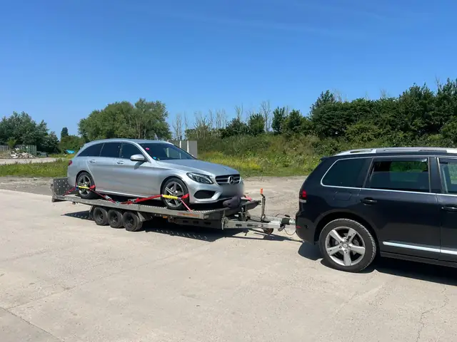 Mercedes estate on the car trailer